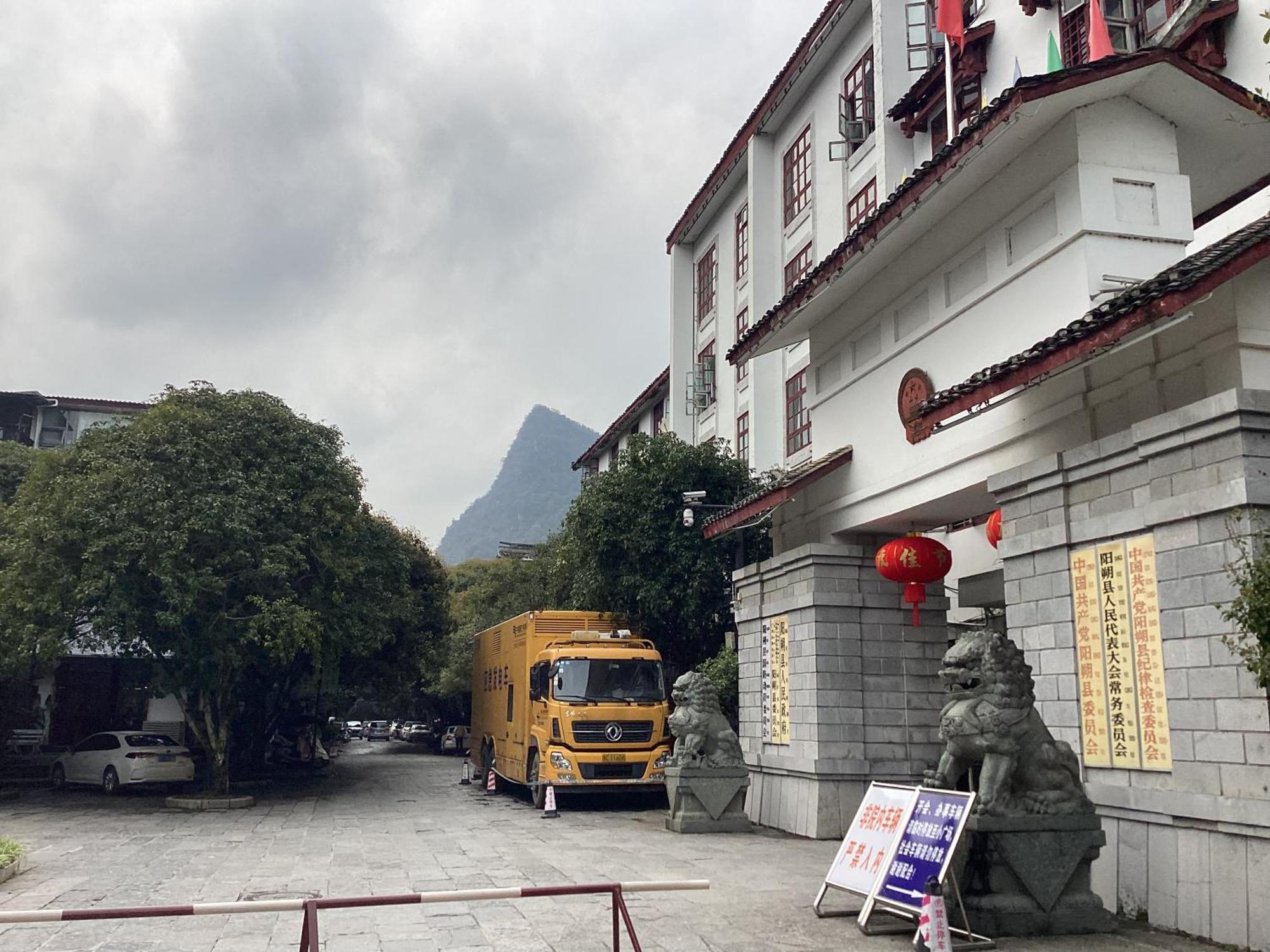 Lazzy Inn Yangshuo Exteriör bild